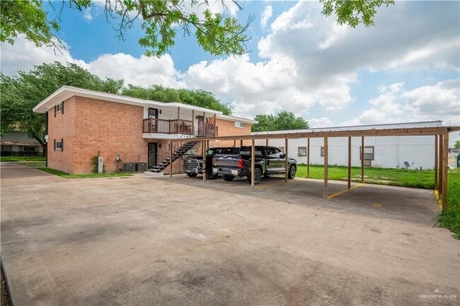 Building Photo - 1107 Shasta Ave W