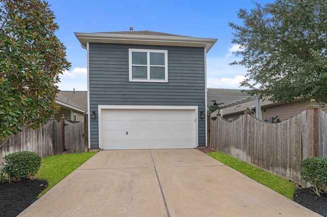 Building Photo - 17019 Seminole Ridge Dr