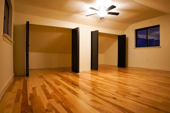 Building Photo - Luxury 2 bed 2 bath, amazing Southside loc...