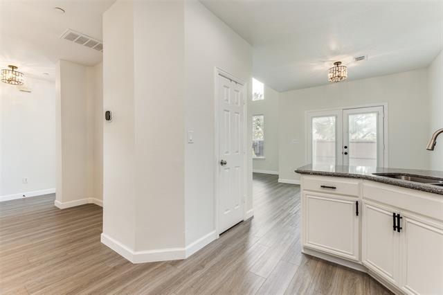 Building Photo - 913 Englewood Ln