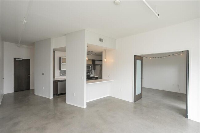 Building Photo - 2115 Yeaman Pl