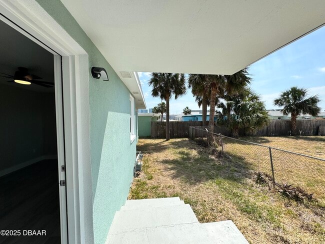 Building Photo - 127 Moore Ave