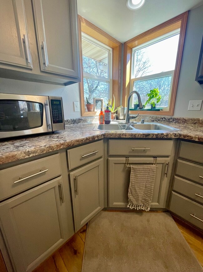 Building Photo - 3018 Maple Valley Dr