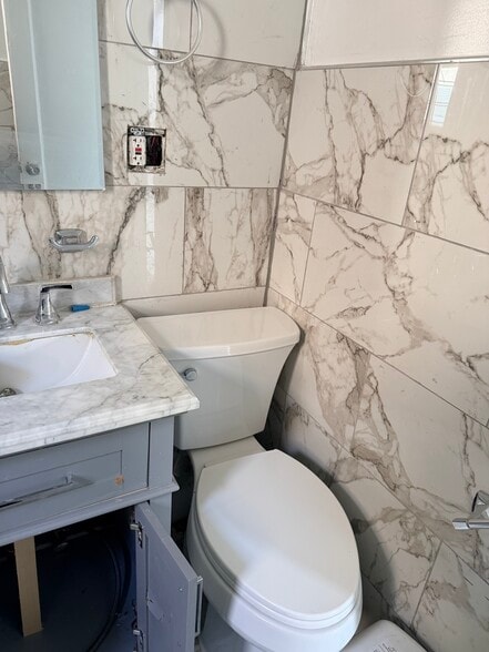 Building Photo - 660 Miller Ave