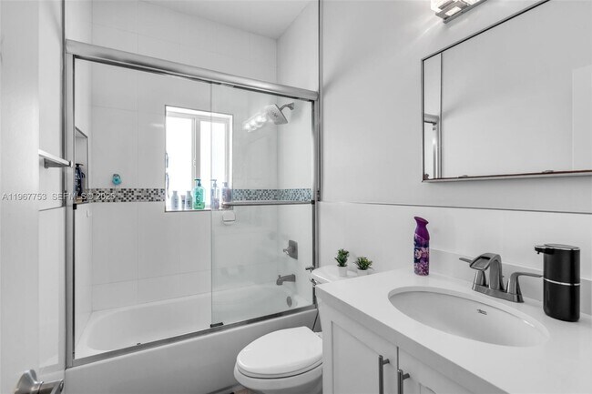 Building Photo - 1515 SW 65th Pl