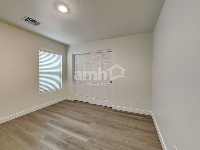 Building Photo - 12821 W Myer Ln