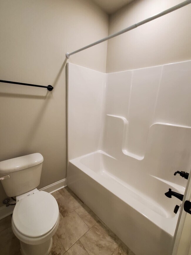 Building Photo - 102 Elledge Farm Dr