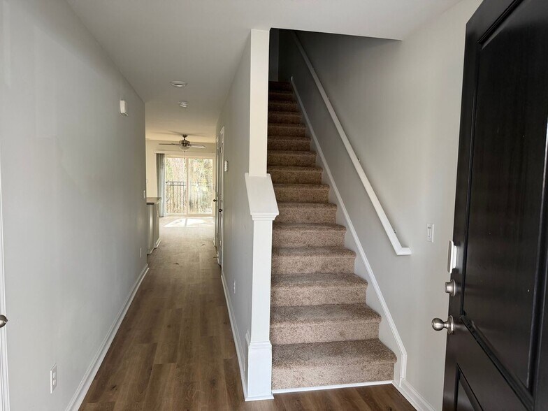 Building Photo - 4706 Palm View Cir