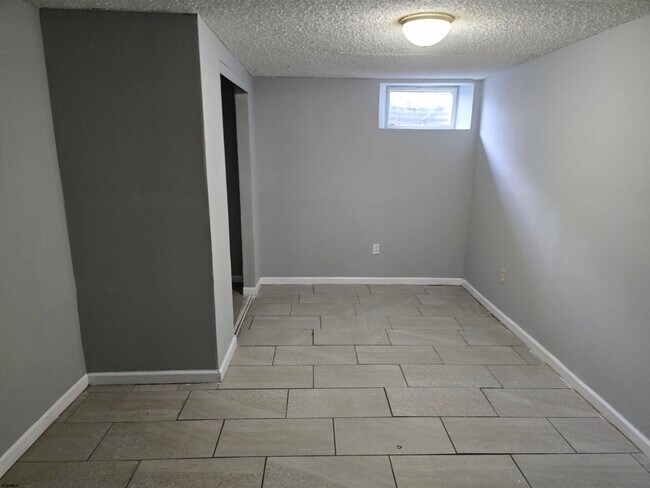 Building Photo - 212 Eagon Ave