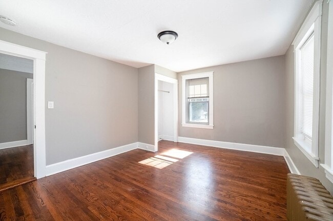 Building Photo - 5 Maple Ave