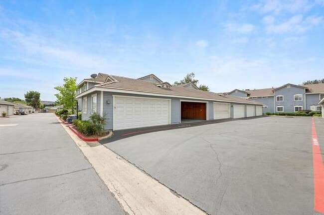 Building Photo - Remodeled 2BD Condo in the Heart of Old Poway