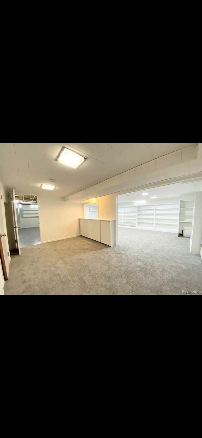 Building Photo - 22837 Sunnyside St