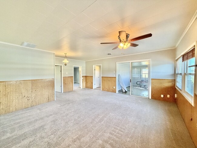 Building Photo - 2107 W Avalon Rd