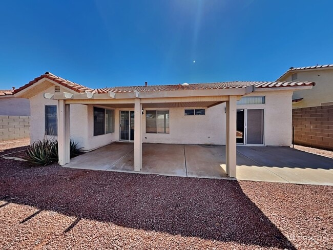 Building Photo - 523 Landra Ln