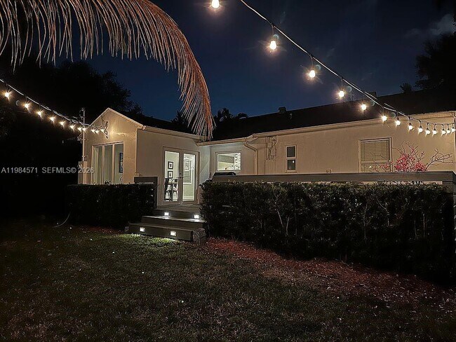 Building Photo - 5850 SW 47th St