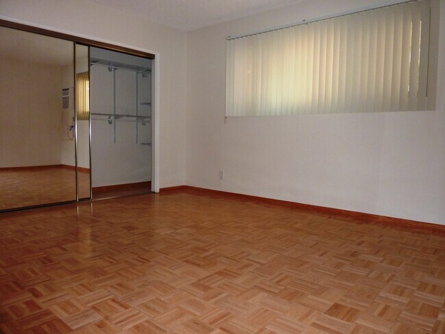 Building Photo - 2055 Rodney Dr