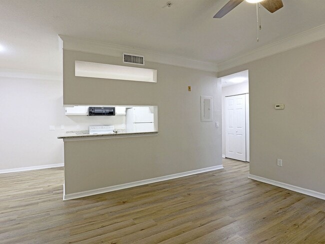 Building Photo - Royal Greens 11480-102