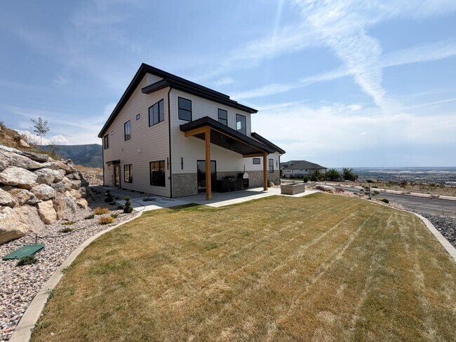 Building Photo - 188-3550 3550 N