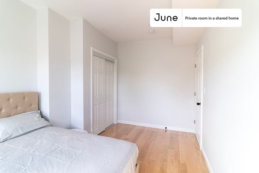 Building Photo - Room in Shared 3 bed/2 bath home in JFK/UMass