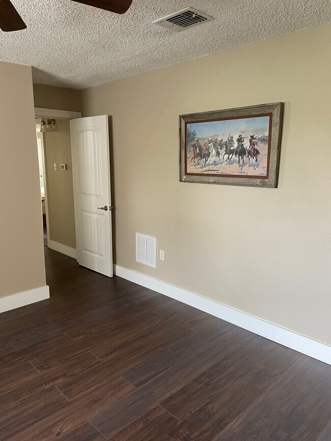 Building Photo - 9992 FM1283