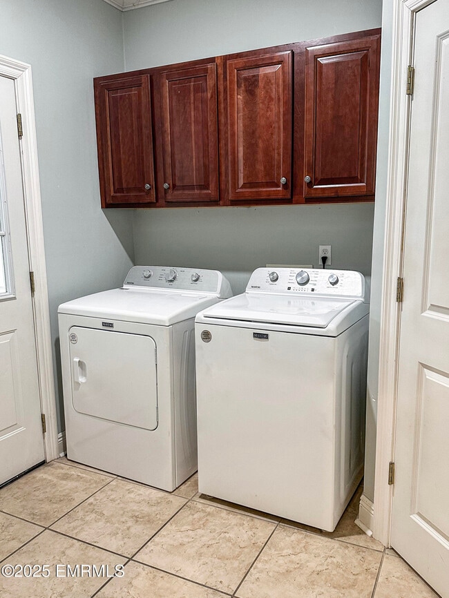 Building Photo - 8316 Ole Cobblestone Dr