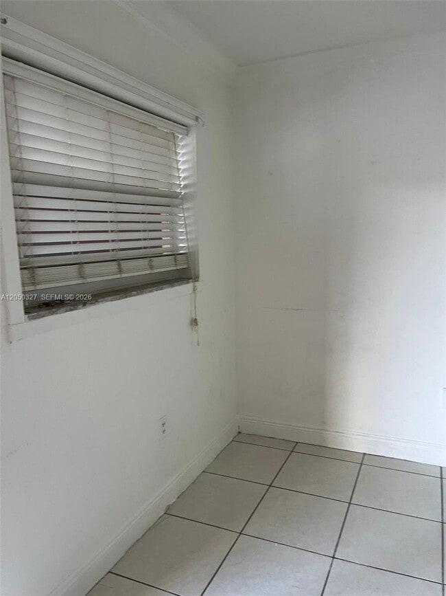 Building Photo - 1265 W 24th St