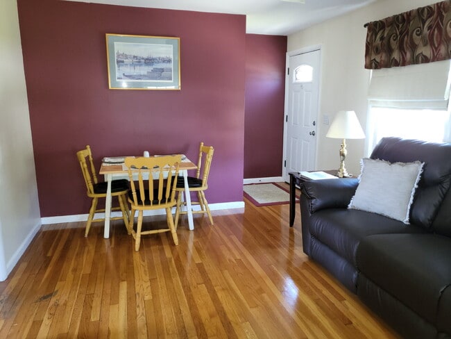 Building Photo - Fully Furnished Fairfax Street Home with O...