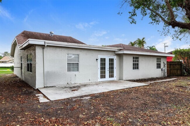 Building Photo - 3637 Ave Montresor