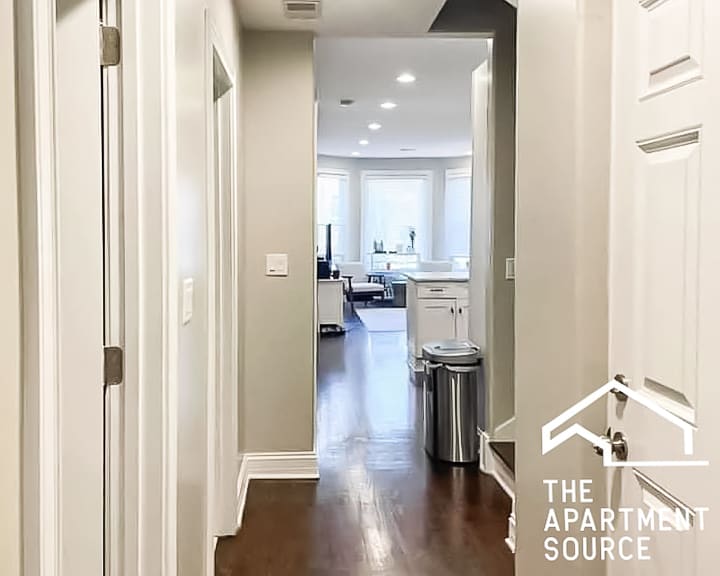 Building Photo - 2732 N Wilton Ave