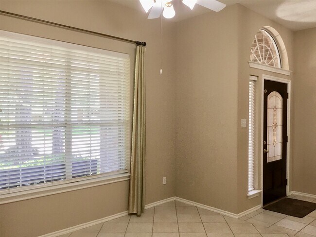 Building Photo - 14 Heron Hollow Ct