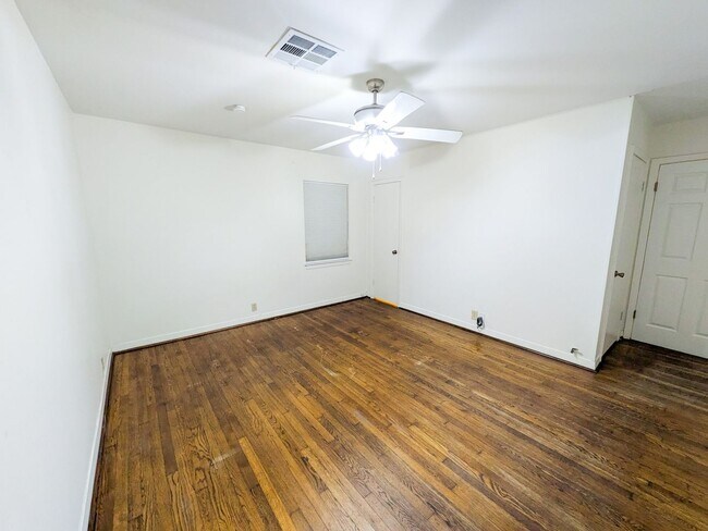 Building Photo - 5040 Raleigh Dr