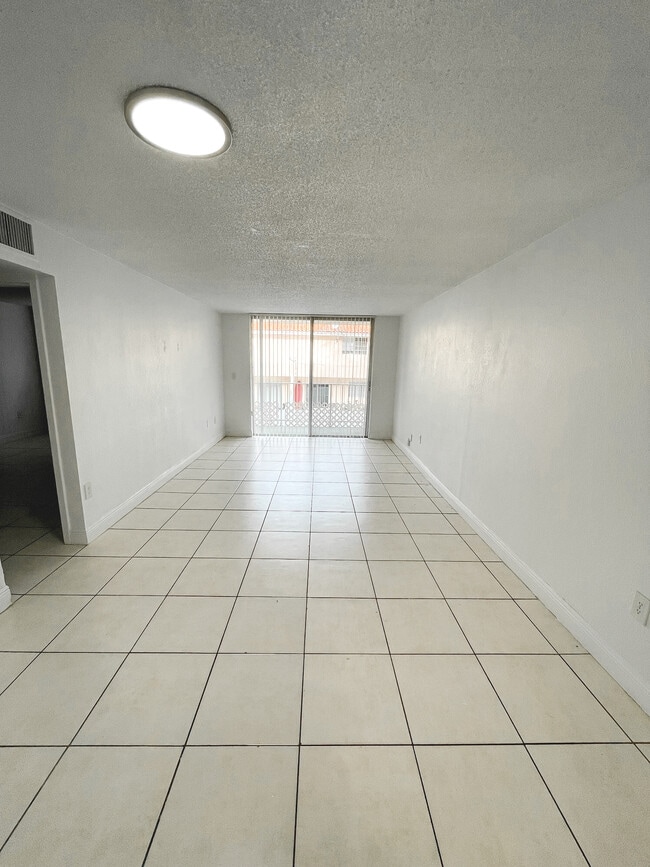 Building Photo - Bayview Palms