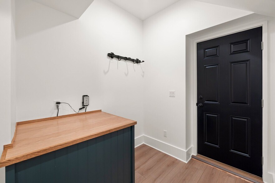 Building Photo - 2247 SE Brooklyn St