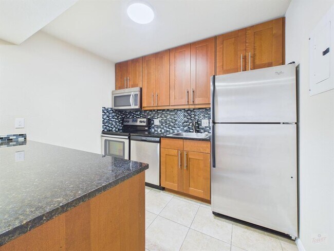 Building Photo - 7685 Northcross Dr