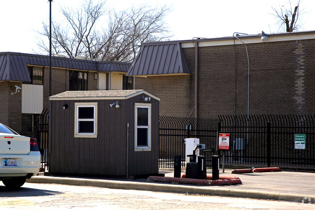 Building Photo - Windsong Apartments