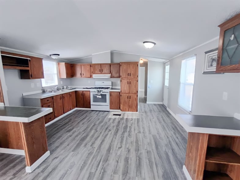 Building Photo - 77 Deerwood Park