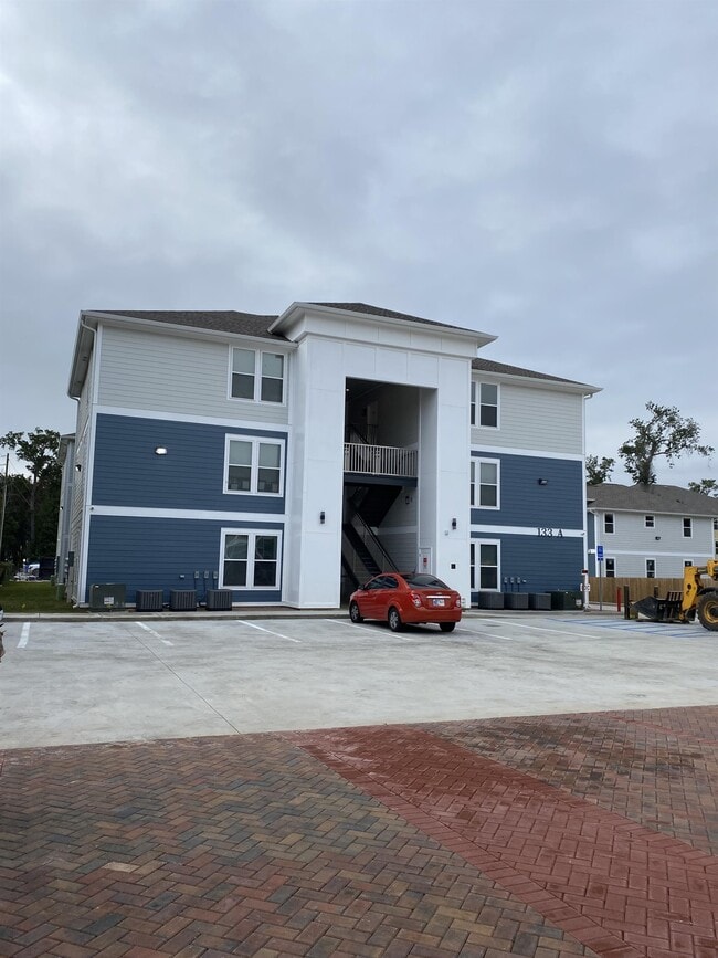 Building Photo - 133 Briarfield Ave