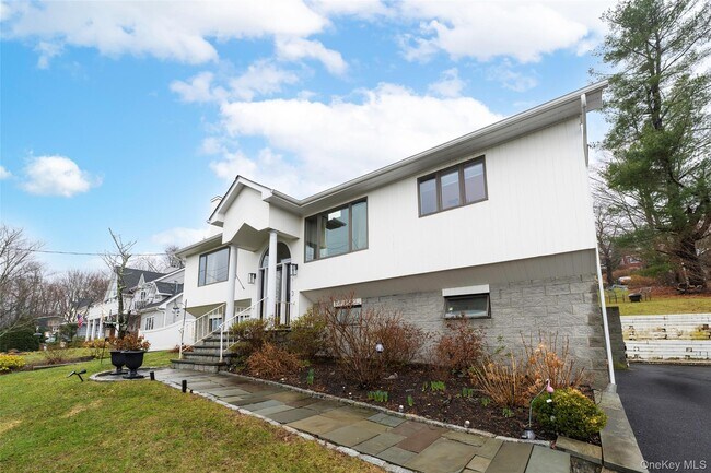 Building Photo - 850 S Lake Blvd