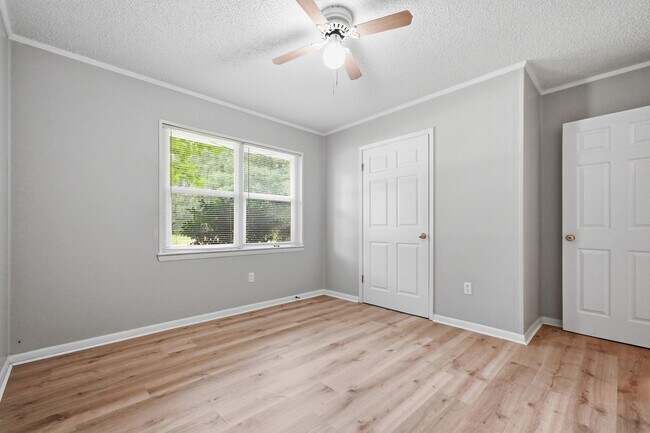 Building Photo - 106 Andrews Ave