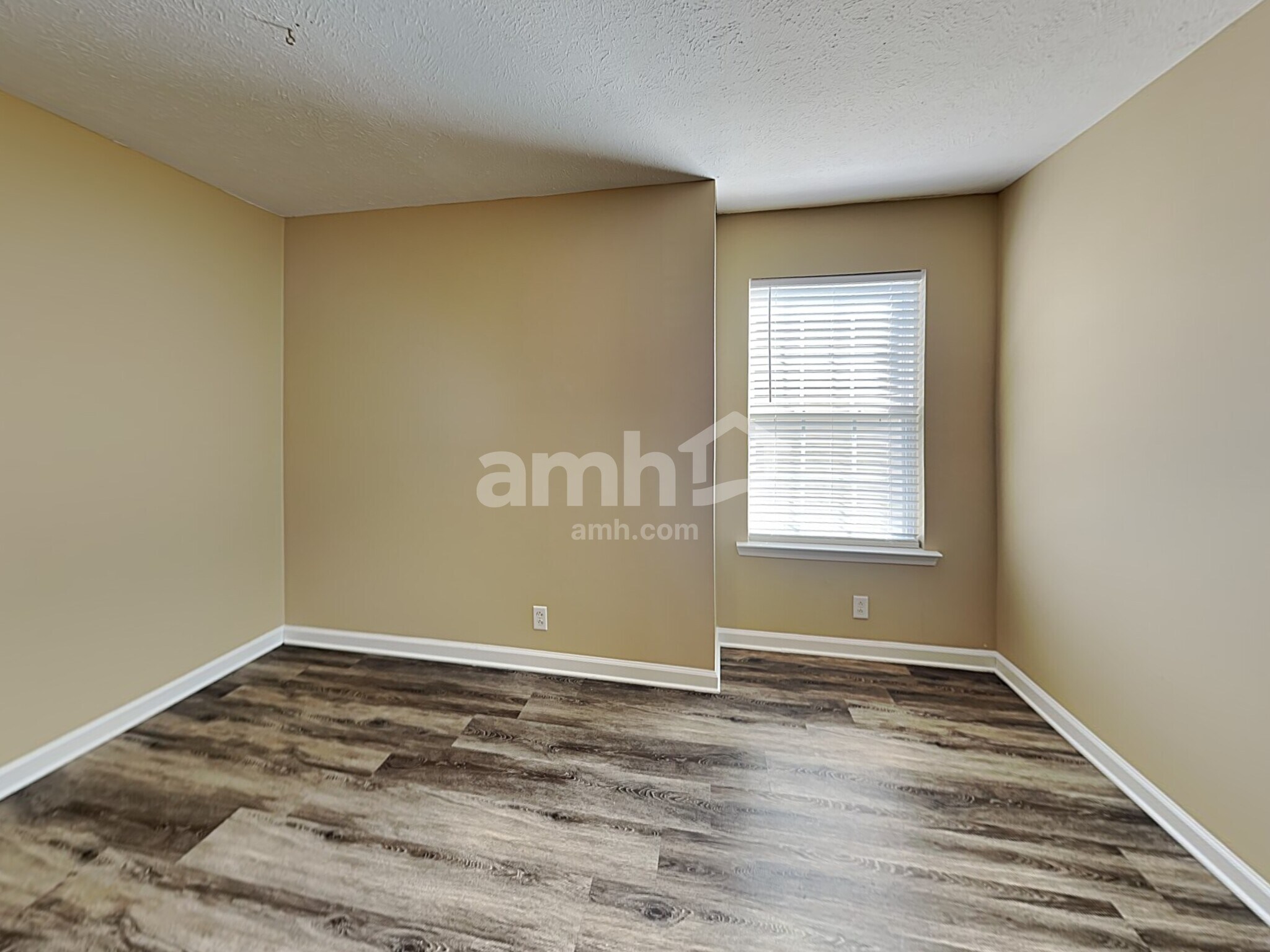 Building Photo - 1665 Saint Andrews Dr