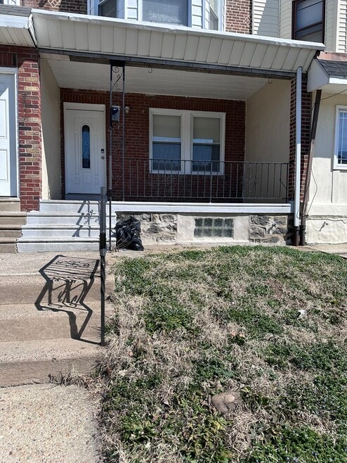 Building Photo - 2647 S 68th St