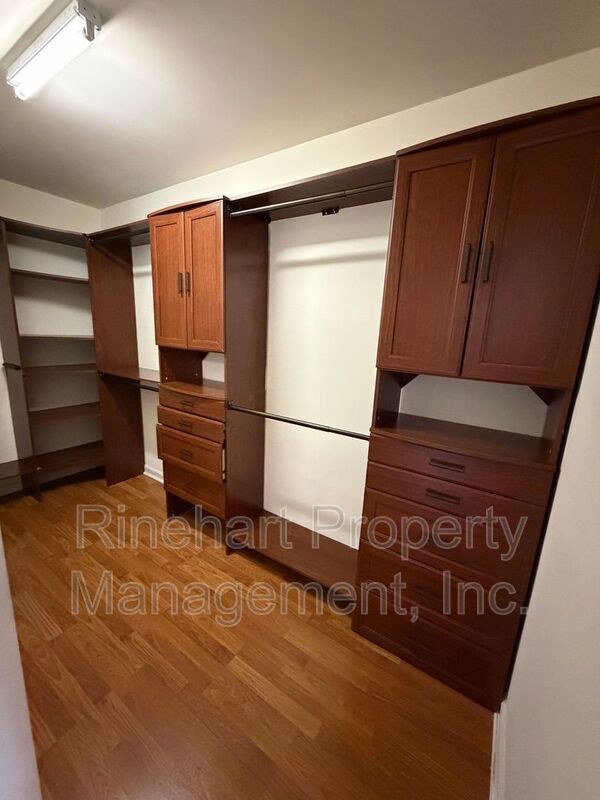 Building Photo - 737 Atherton Way
