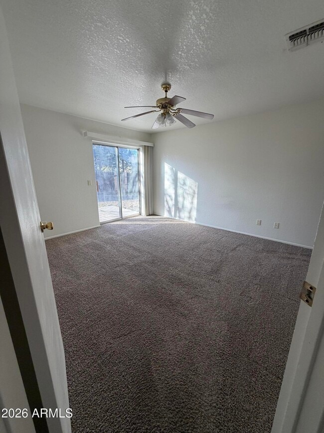 Building Photo - 426 E Elm St