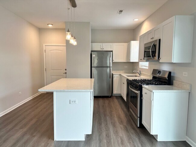 Building Photo - 855 E Main St