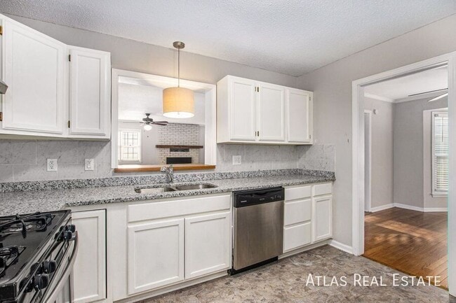 Building Photo - 8036 Reinhardt Ln