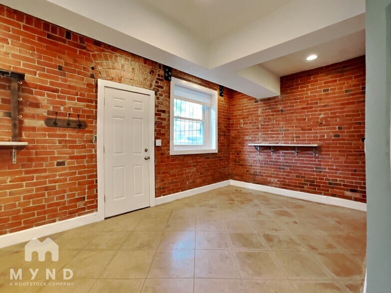 Building Photo - 1356 N Pearl St