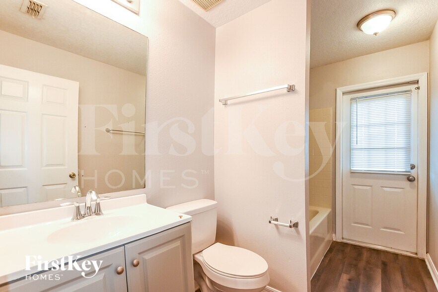 Building Photo - 2411 Dumas Dr
