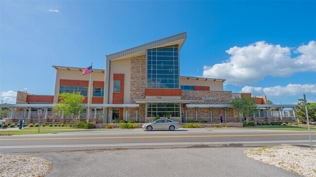 Building Photo - 6722 Roxbury Dr