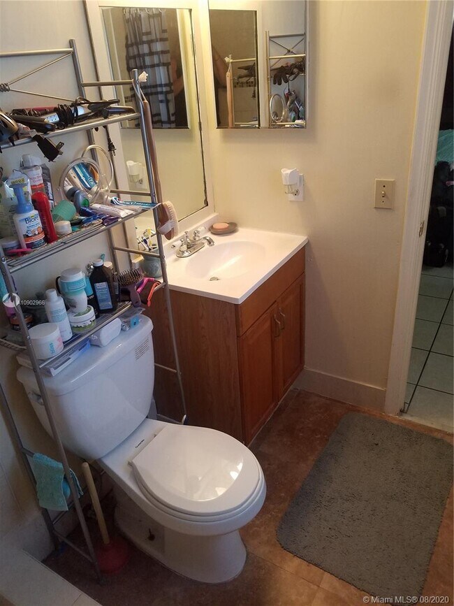 Building Photo - 10724 Royal Palm Blvd