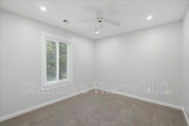 Building Photo - 2988 Borge St